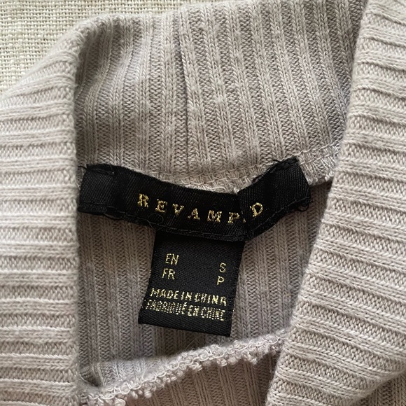 Free with purchase - Open Shoulder Top - Picture 2 of 2